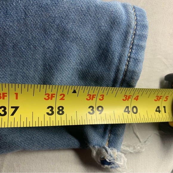 American Eagle Stretch Distressed Thrashed Women Lght Blue Jeans Sz 4 Extra Long - Picture 8 of 8